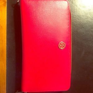 Tory Burch Robinson Passport Wallet